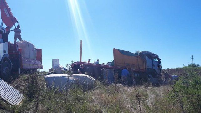 Los bolsones de la yerba a granel fueron cargadas en otro camión.