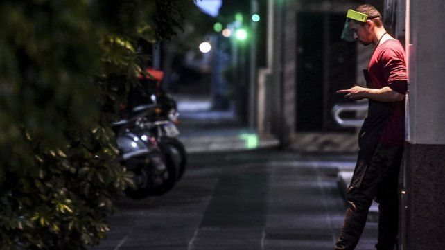 Un trabajador espera el mensaje.