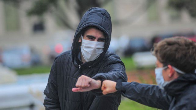 Un saludo en la protesta de los gimnasios.