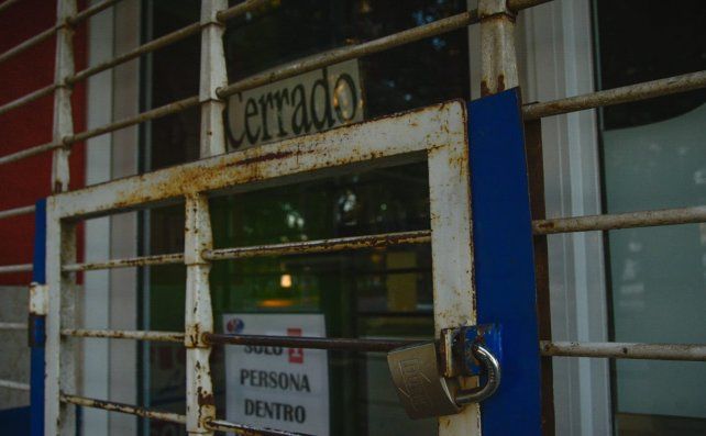 El candado habitual en los comercios.