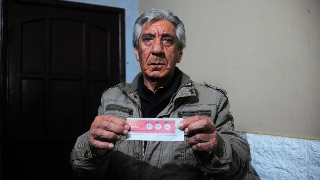 Francisco llenó el cupón del diario con sus números del DNI.