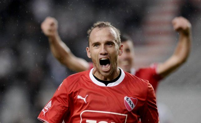 El ex Unión Martín Zapata anotó un gol histórico con la camiseta de Independiente