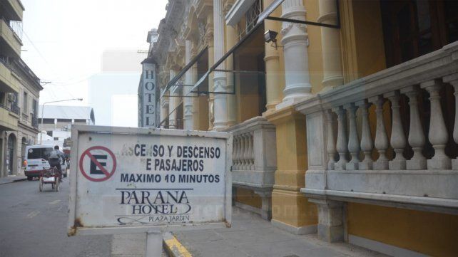 Así, en menos de una jornada, el hotel donde trabajan 22 personas pasó de un estado de casi nula ocupación fruto de la pandemia a una situación concreta de alquiler completo