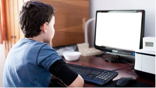 Las disparidades en las experiencias de educación remota que atravesaron los estudiantes está condicionada, en gran medida, por los recursos disponibles en los hogares