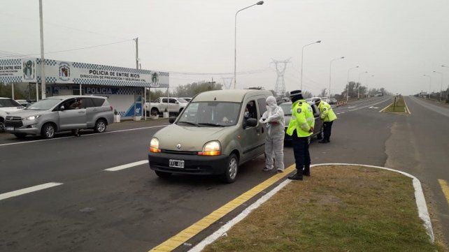 Actualmente, con el avance del Covid-19 en diferentes regiones del territorio nacional, se intensificaron los operativos en los ingresos a la provincia, que están a cargo de la Policía de Entre Ríos (PER)