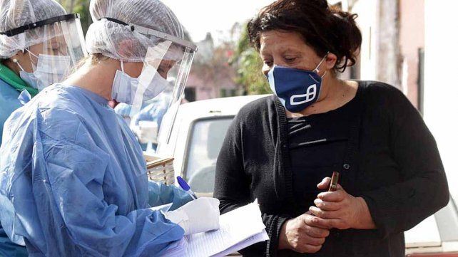El Ministerio de Salud informó este domingo 26 nuevas muertes por coronavirus en el país, por lo que el total acumulado de fallecimientos llega a 2.246