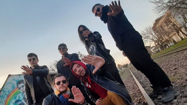 El grupo hace gala de un sonido que transporta a los 80 y 90.