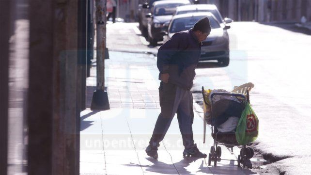 En vulnerabilidad extrema y desprotección, cada año la problemática de las personas en situación de calle en Paraná vuelve a visibilizarse, particularmente en los meses en los que se extiende el frío más crudo.