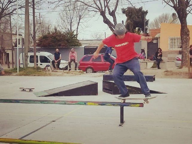 50-50 en la baranda móvil que colocaron en el playón.