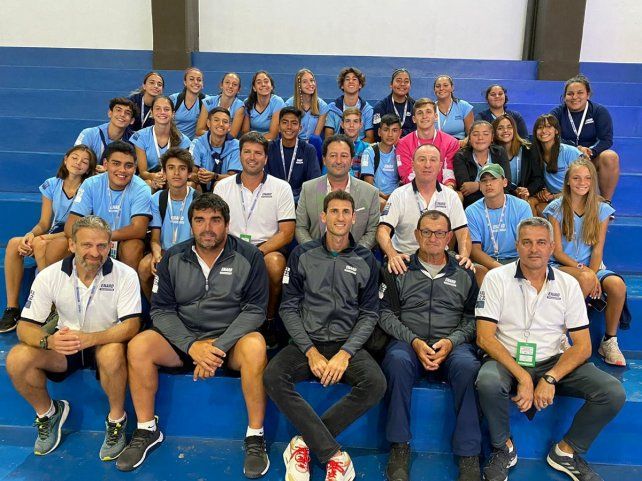 Victoria Zanolli en el Cenard junto a las grandes promesas del atletismo nacional