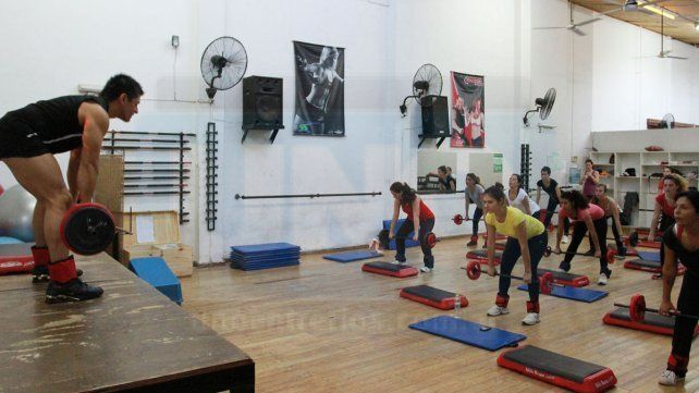 Con el cumplimiento de un estricto protocolo de bioseguridad y un horario atípico para minimizar el riesgo de contagios de coronavirus, reabrieron ayer los gimnasios en la ciudad de Paraná