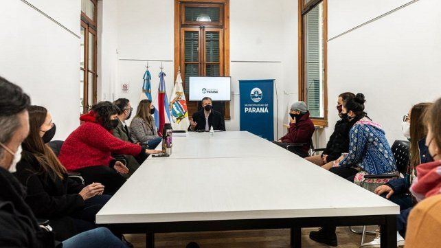 El intendente de Paraná recibió a gestores culturales.