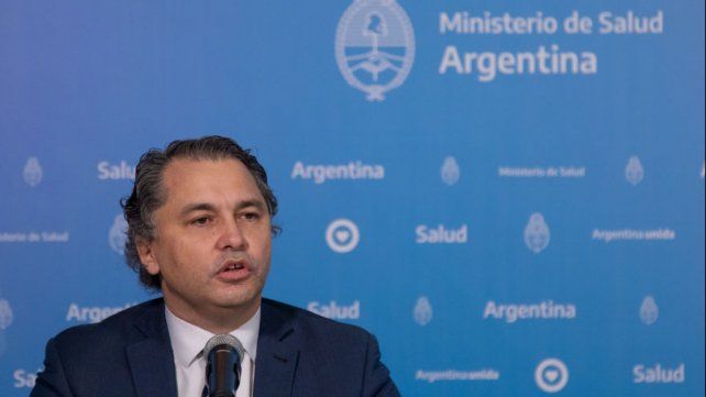 Alejandro Costa explicó el alcance de la medida al dar a conocer el informe del coronavirus.