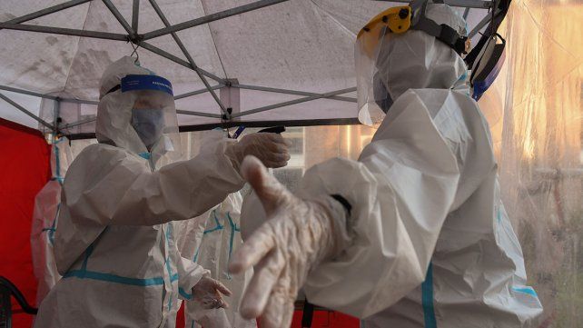 La tarde de domingo dentro del centro de aislamiento para pacientes leves de covid-19 que funciona en la Universidad de Quilmes