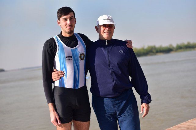 Emiliano junto a su padre Gustavo, quien representó a la Selección Argentina en los Juegos Olímpicos de 1984