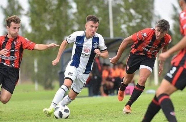Valentín en acción en Paraná en la visita de Talleres a Patronato