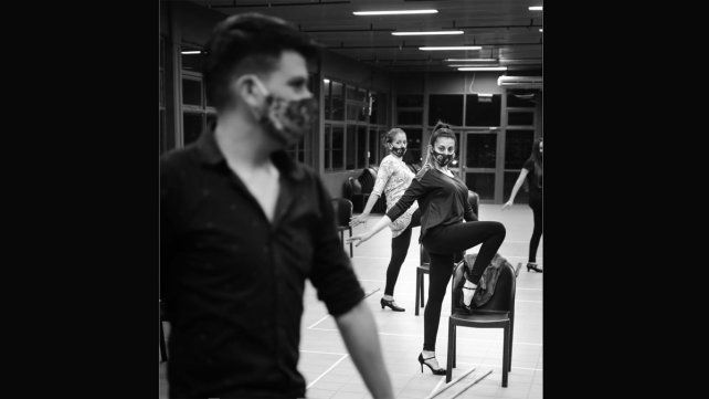 En Cerrito hallaron la forma de bailar tango en medio de la pandemia 