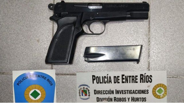 Un agente de la Policía de Entre Ríos denunció que le robaron el arma reglamentaria cuando se acostó a dormir en la casa de un amigo
