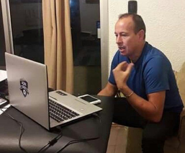 El entrerriano arribó a Uruguay contratado por una institución educativa como coordinador y entrenador en el área fútbol