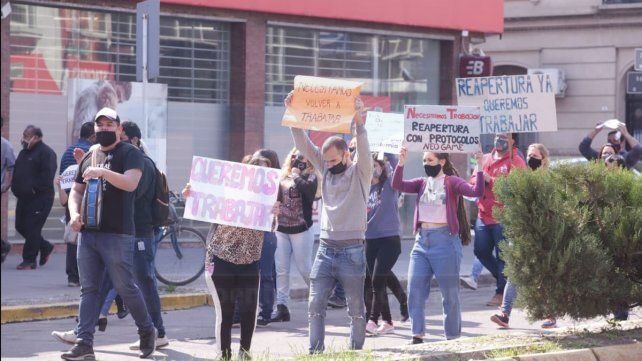 Los manifestantes cortaron calle 25 de Mayo en Paraná y hubo reclamos similares en distintos puntos de la Provincia.