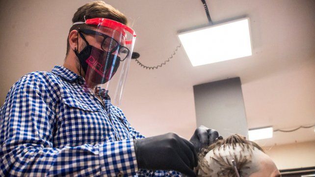 Gastón con dedicación.