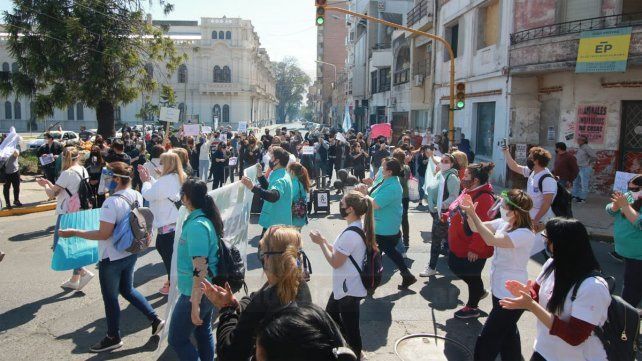 Con un fuerte reclamo se movilizó el sector turístico en Paraná 