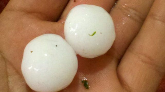 Cayó granizo de grandes dimensiones en Ceibas 