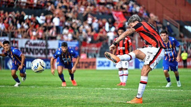 Patronato se impuso 2-0 a Colegiales y salió de la última posición. Patronato se impuso 2-0 a Colegiales y salió de la última posición.