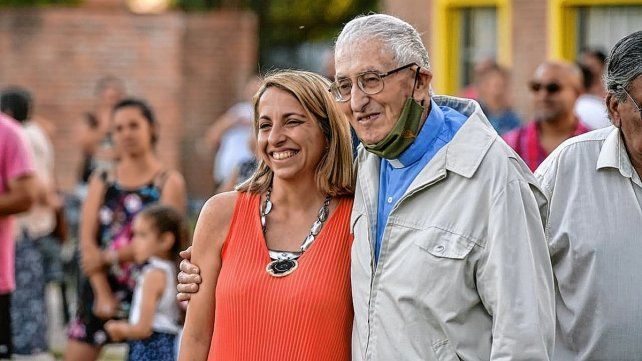 La cancha del Club Atlético San Benito de Victoria recibió el nombre del “Padre Santiago Baldesari”.