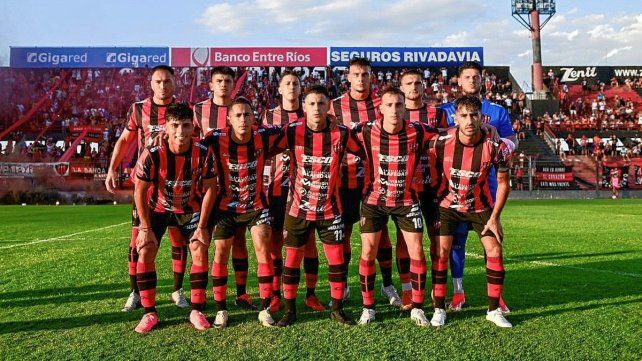 El 11 inicial de Patronato que enfrentó a San Martín de Tucumán. El 11 inicial de Patronato que enfrentó a San Martín de Tucumán.
