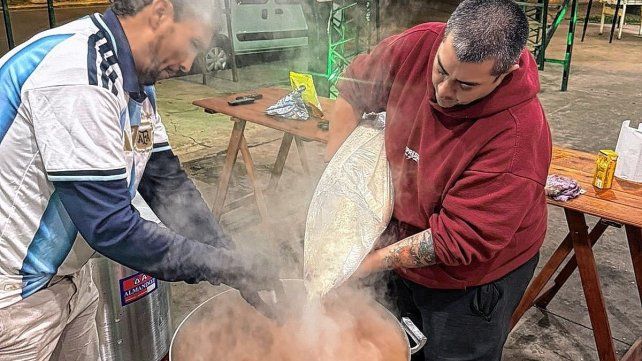 Comida solidaria en Concordia. Comida solidaria en Concordia.