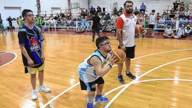Alrededor de 140 personas con discapacidad participan del torneo organizado por la Escuela de Amigos.