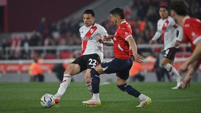 River empató sin goles ante Independiente en Avellaneda. River empató sin goles ante Independiente en Avellaneda.