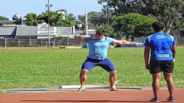 Acción. El atleta de Cerrito registró un lanzamiento ganador de 18.29 metros.