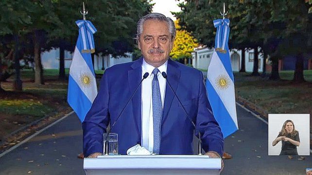 Alberto Fernández apuesta al éxito de las restricciones para frenar el avance de la segunda ola de coronavirus en el país.