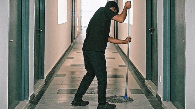 Encargados de edificio, un trabajo que tiende a desaparecer