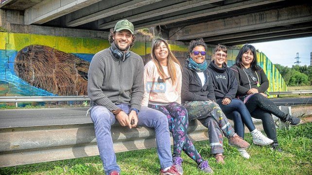 Mariano Kuroski, Jésica Duarte, Florencia Albornoz, Camila Rufiner y Maricel Silva, artistas plásticos de Paraná.