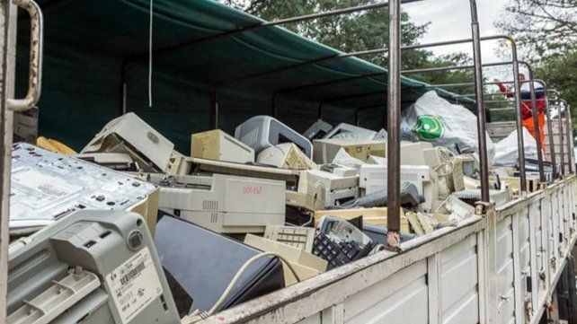 Reciben residuos electrónicos y neumáticos fuera de uso para reciclaje.