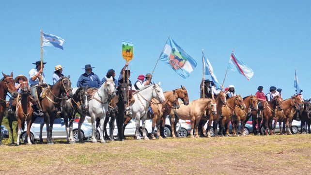 Alternativa. Las agrupaciones buscan modos informales de resaltar momentos y lugares célebres.