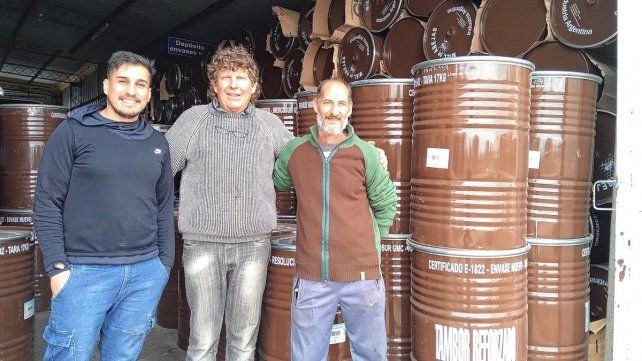 Parte de los integrantes de la Cooperativa y el circuito de la miel.