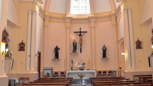 Inicios. La capilla surgió bajo la advocación franciscanas de San Antonio, pero al ser elevada a parroquia cambió de nombre y pasó a llamarse La Piedad.