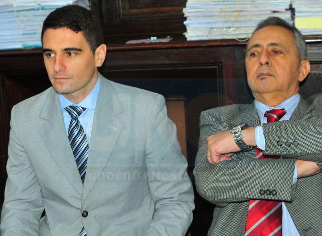 Mazzaferri y su defensor, durante el juicio oral y público en 2017.