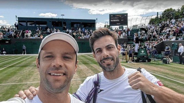 Horacio Zeballos (gorro) junto a Granollers luego del pasaje a la final. Horacio Zeballos (gorro) junto a Granollers luego del pasaje a la final.