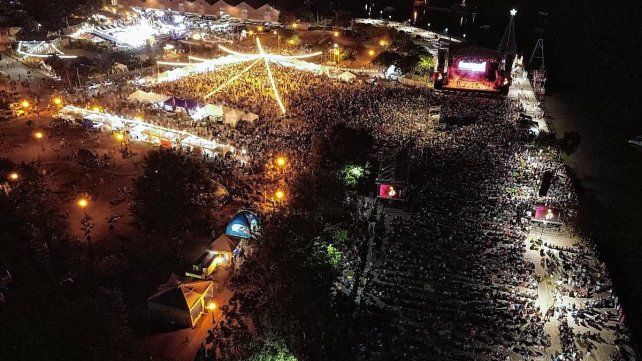 40.000 personas disfrutaron de la primera noche de la Fiesta del Pescado y el Vino Entrerriano