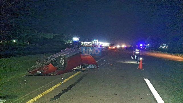 Choque fatal. El Sandero viajaba al norte del pa&iacute;s, y colision&oacute; al motociclista en la autov&iacute;a 14.