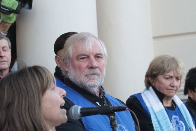 José Allende deberá seguir evitando el contacto con la ministra.