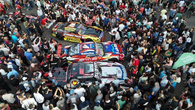 Los autos del TC rugieron en el Parque Urquiza ante miles de fanáticos. Los autos del TC rugieron en el Parque Urquiza ante miles de fanáticos.