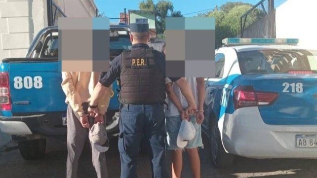 Paraná: adolescentes arrojaban botellas con combustible a una vivienda y fueron detenidos Paraná: adolescentes arrojaban botellas con combustible a una vivienda y fueron detenidos