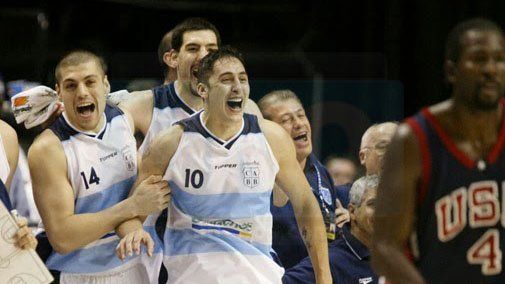Ese triunfo que marcó a todos. Leandro Palladino fue parte del plantel que logró el histórico triunfo ante Estados Unidos en el Mundial de Indianápolis 2002. El equipo nacional daba un histórico golpe al vencer por 87 a 80 al anfitrión. Desde la incorporación de los NBA a los torneos internacionales ostentaba un récord de 58 victorias consecutivas.