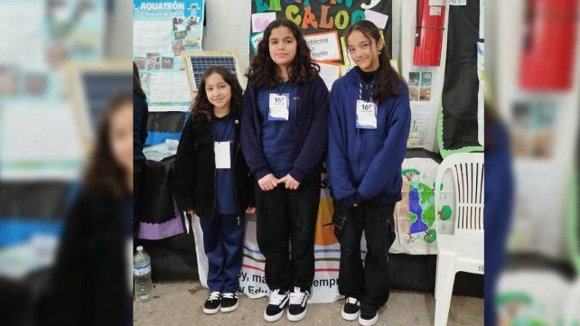 Paloma Forje, Kiara Ponce y Sofía Mabragaña, alumnas de 6 E junto a las docentes Norma Benitez y Verónica Sarmiento de la escuela N° 53 General San Martín de Concordia participaron del 16º Foro de Ciencias, Tecnología y Cultura. Paloma Forje, Kiara Ponce y Sofía Mabragaña, alumnas de 6 E junto a las docentes Norma Benitez y Verónica Sarmiento de la escuela N° 53 General San Martín de Concordia participaron del 16º Foro de Ciencias, Tecnología y Cultura.